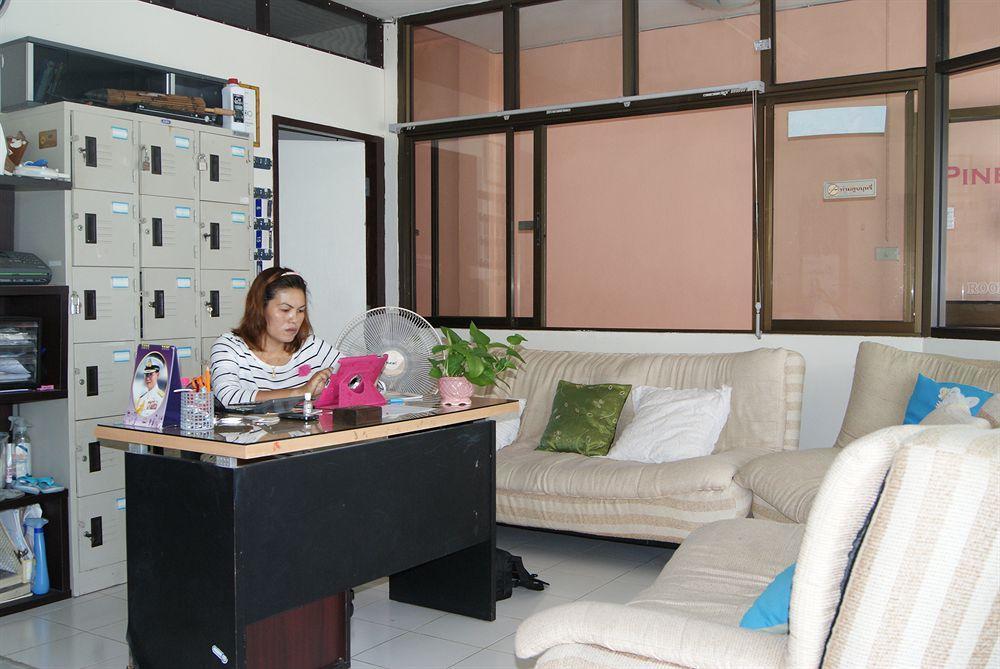 Pineapple Guesthouse Phuket Exterior foto