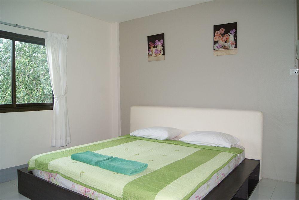 Pineapple Guesthouse Phuket Exterior foto
