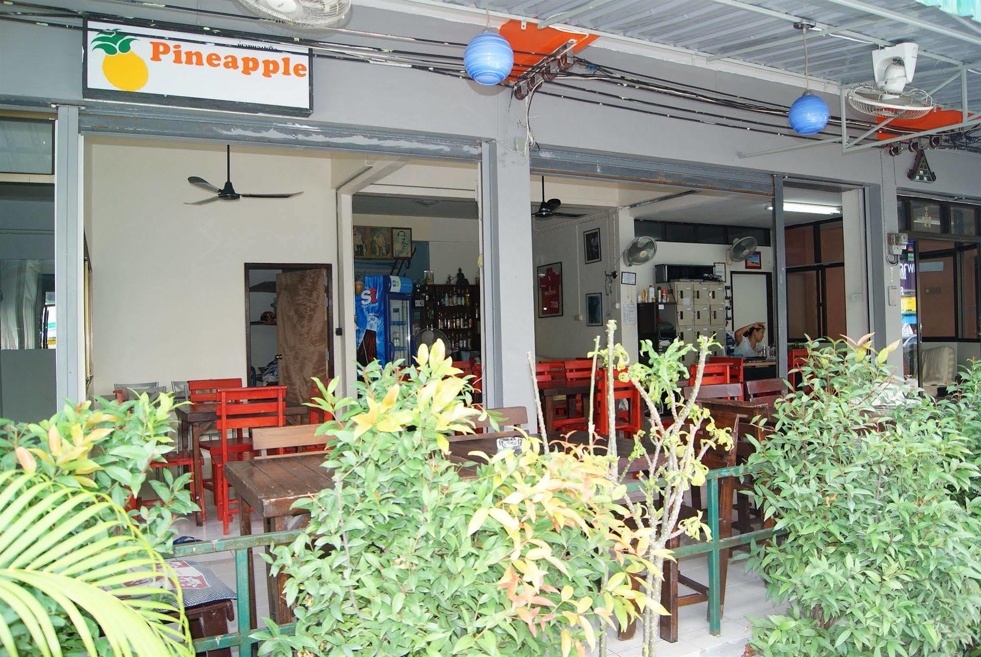 Pineapple Guesthouse Phuket Exterior foto