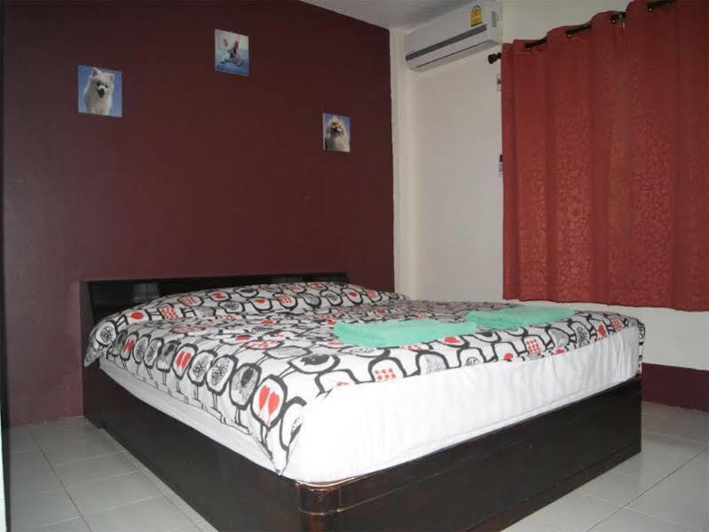 Pineapple Guesthouse Phuket Exterior foto