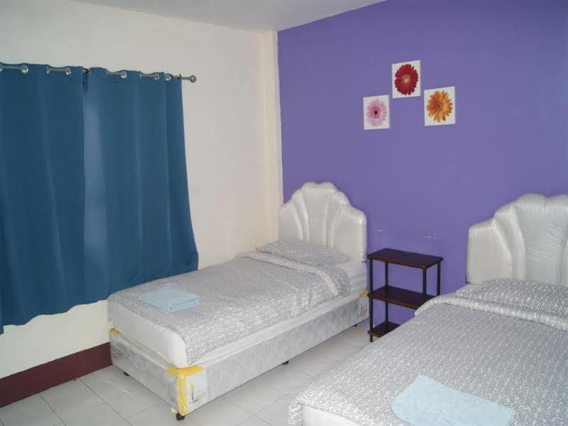 Pineapple Guesthouse Phuket Exterior foto
