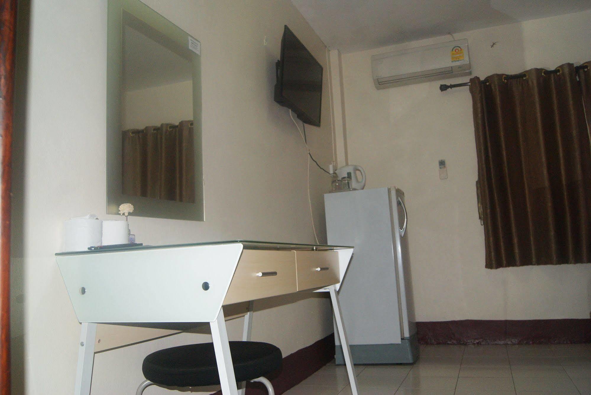 Pineapple Guesthouse Phuket Exterior foto