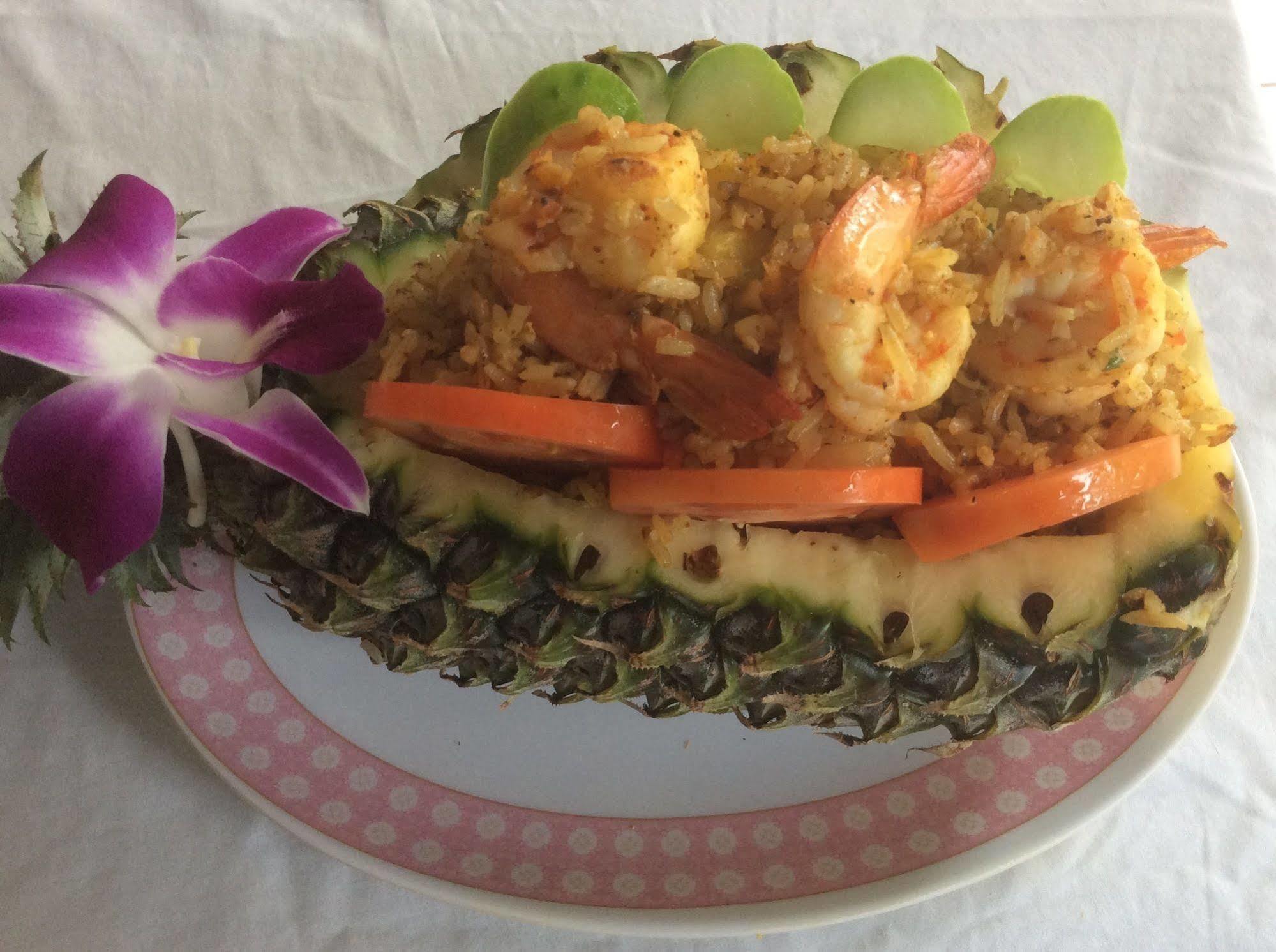 Pineapple Guesthouse Phuket Exterior foto
